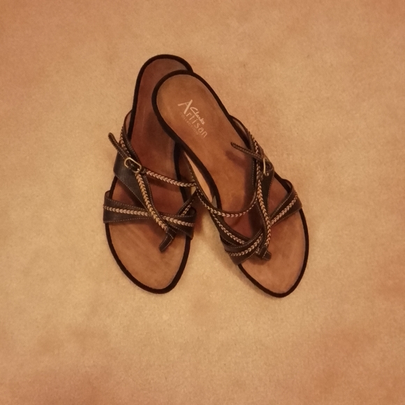 Sandals - Picture 2 of 3